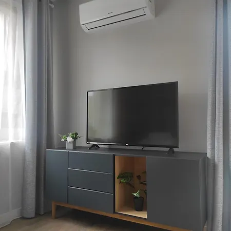 Homole E1 Z Ogrodkiem * 什恰夫尼察